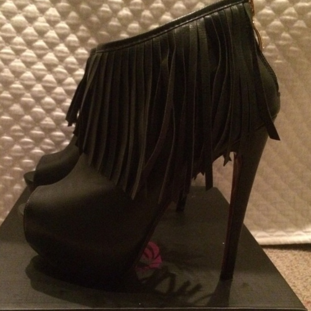 Black fringe booties